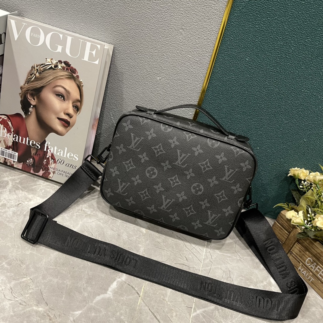 LV S LOCK MESSENGER GRAY MONOGRAM 22CM