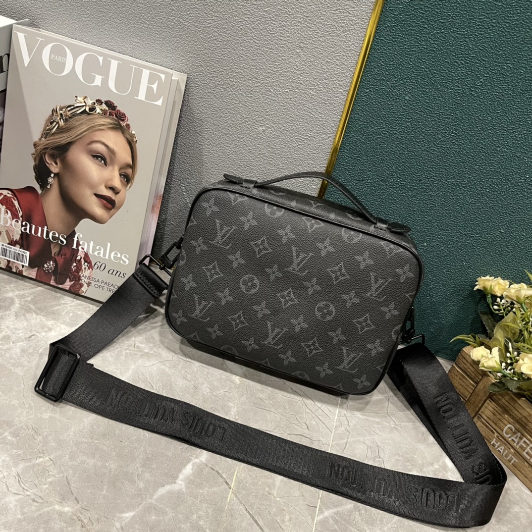 LV S LOCK MESSENGER GRAY MONOGRAM 22CM