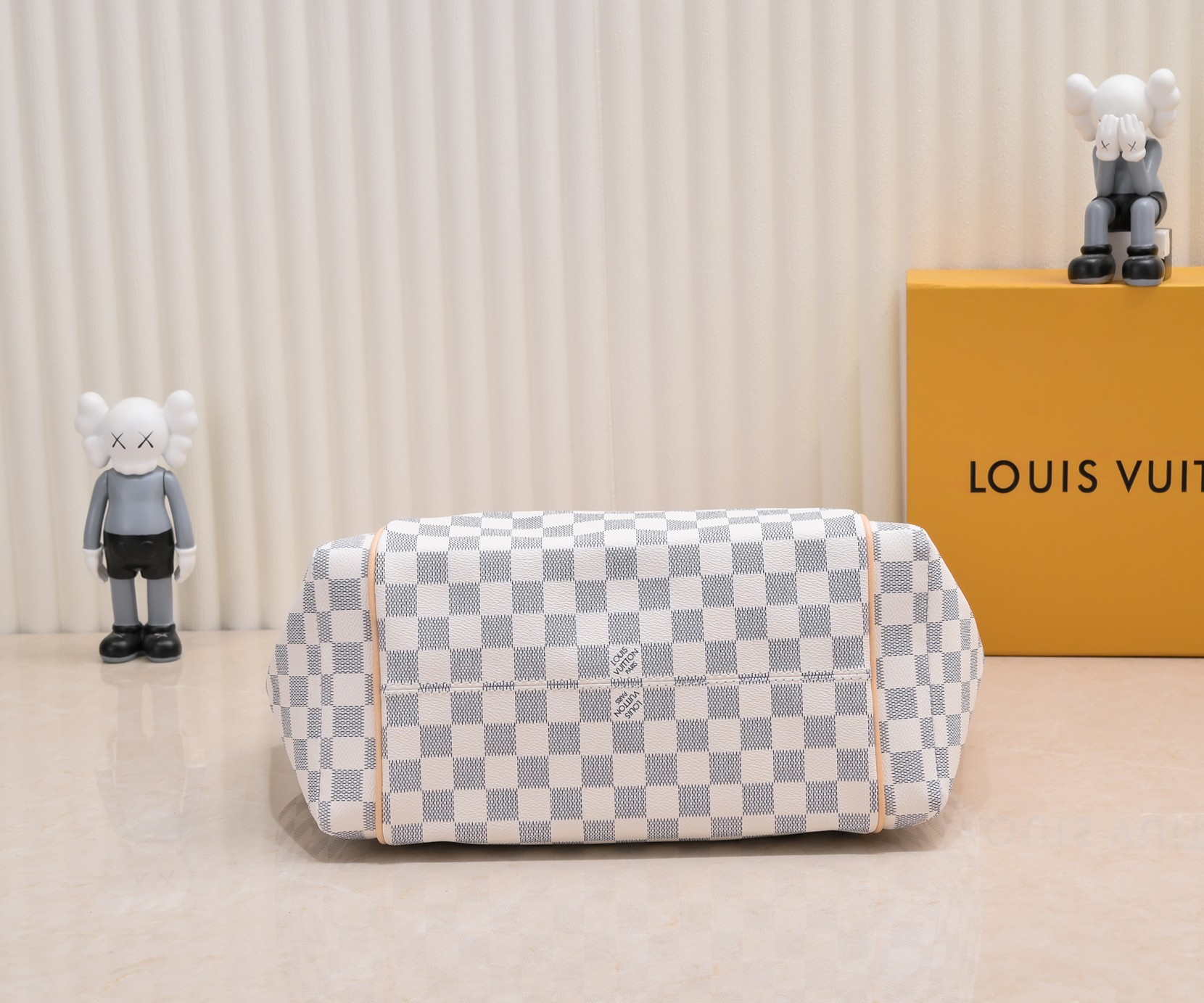 LV TOTALLY MM DAMIER AZUR 43CM