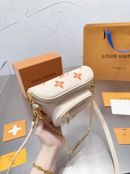 LV MINI BUMBAG NEUTRAL 18CM M82208