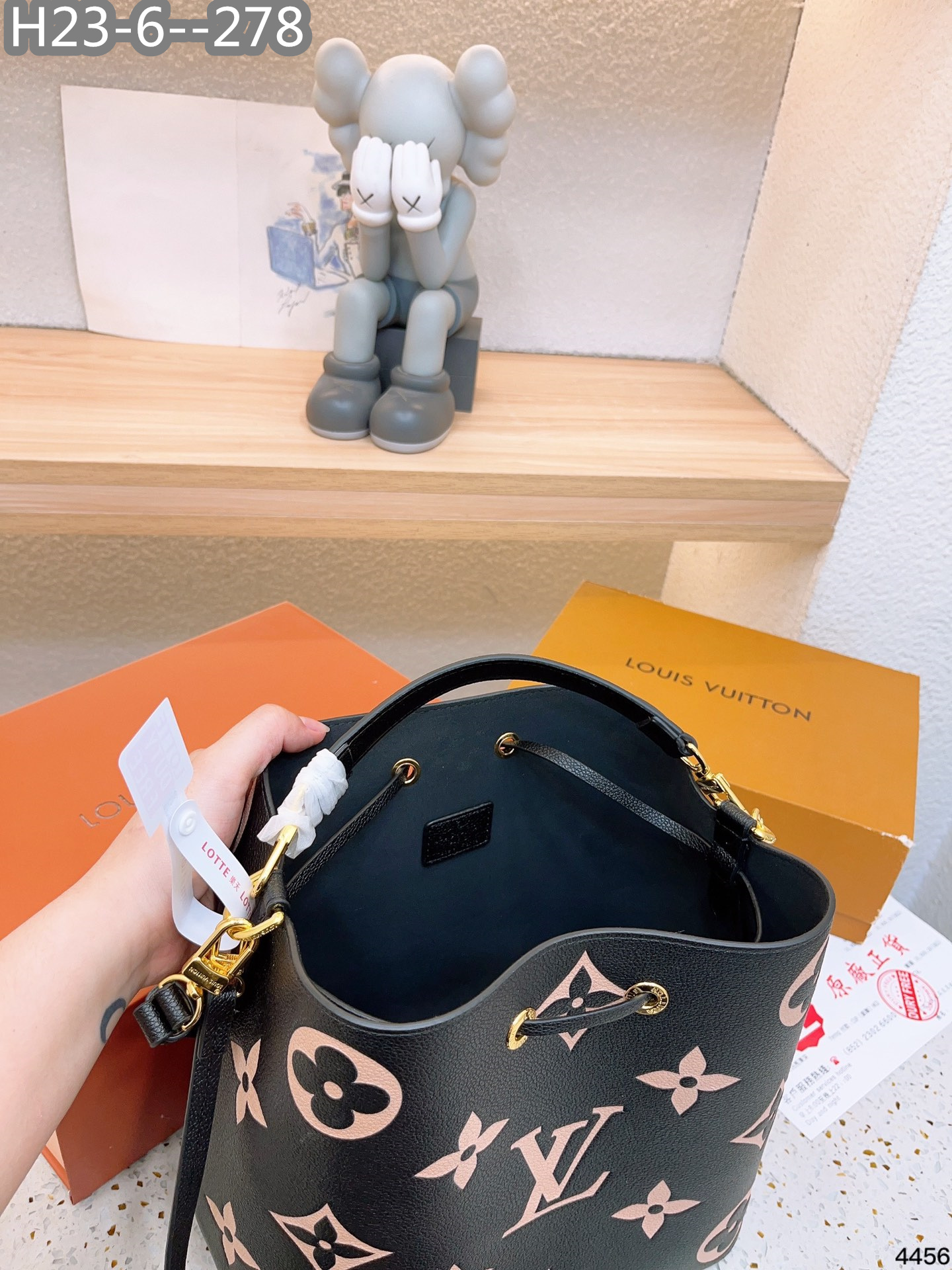 LV NÉONOÉ MM BLACK 25CM M45497