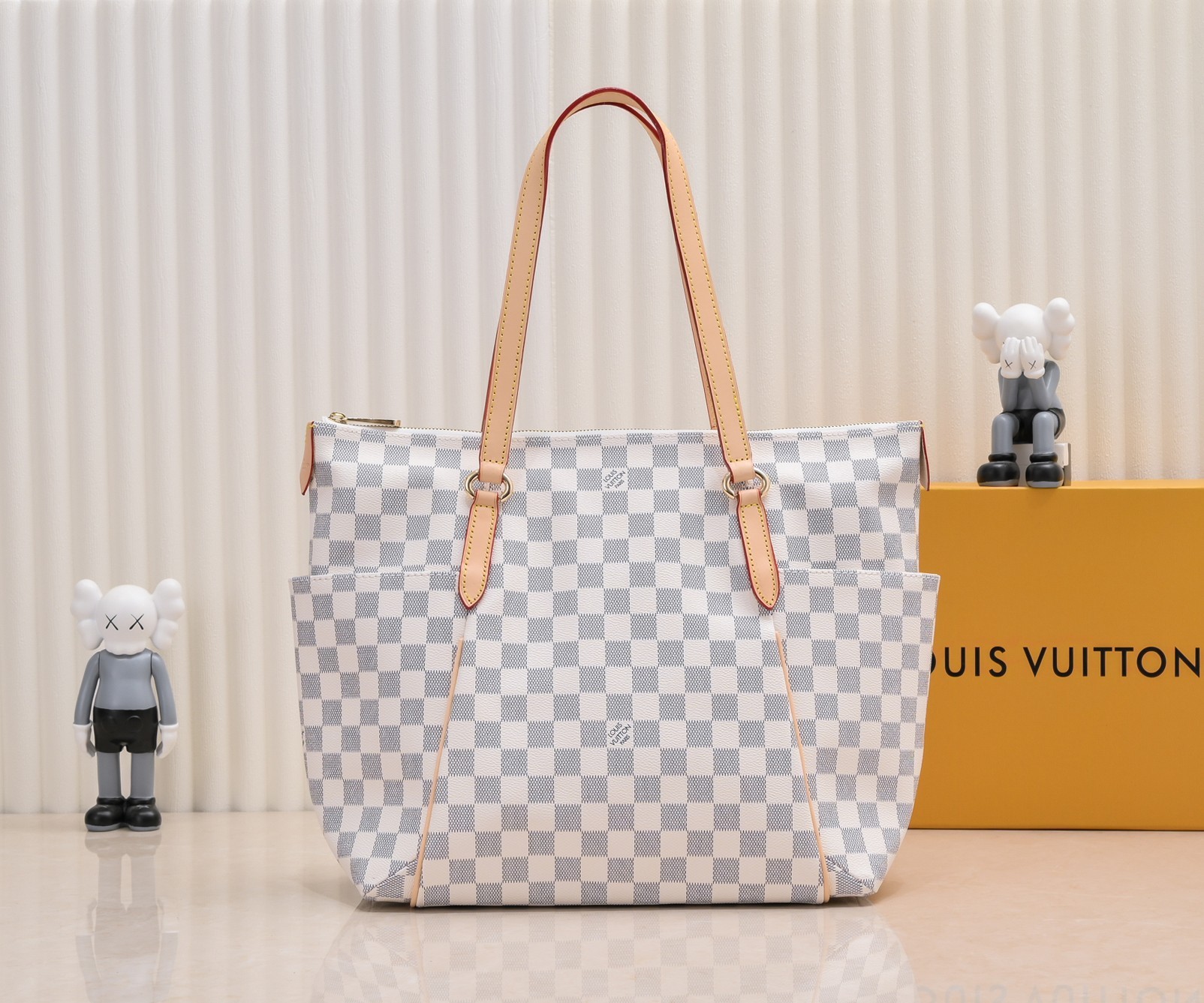 LV TOTALLY MM DAMIER AZUR 43CM