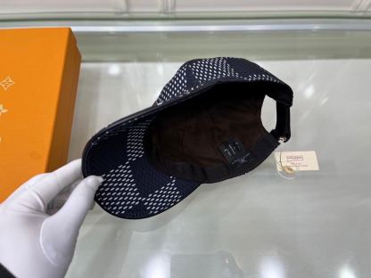 LV DAMIER AZUR CAP BLACK