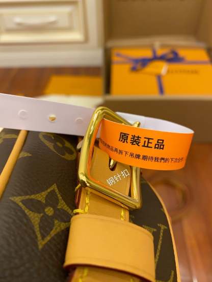 M52294 Boite Chapeau souple shoulder bag Crossbody monogram brown