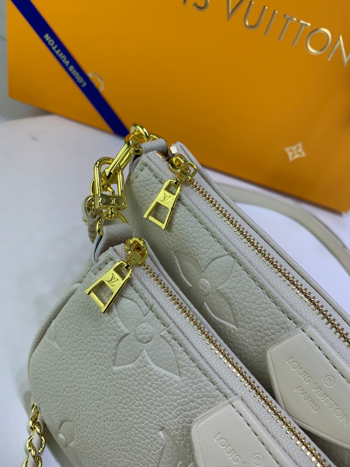 LV MULTI POCHETTE ACCESSOIRES CREAM 18CM M46568