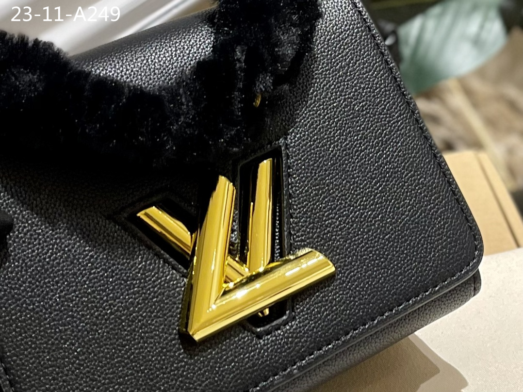 LV TWIST BAG WITH FUR HANDLE BLACK 19CM