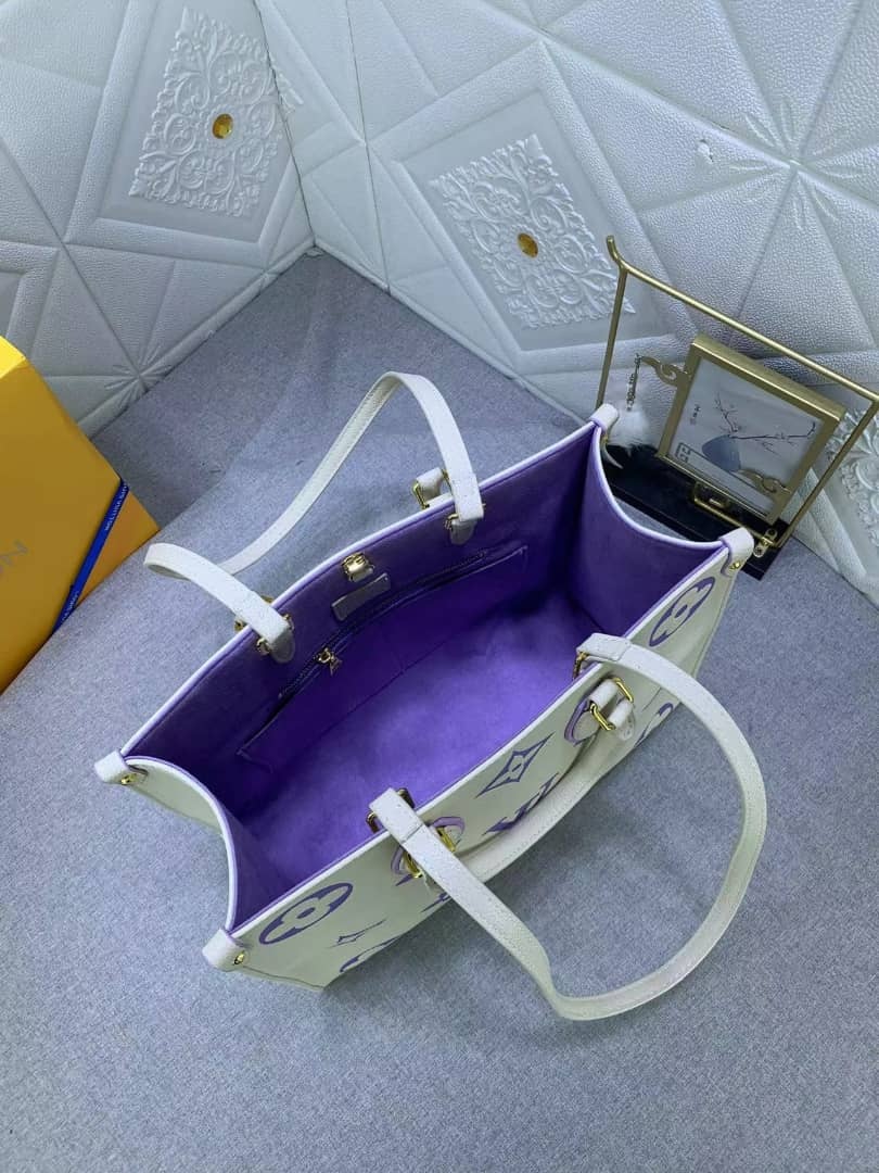 LV ONTHEGO MM BAG LATTE AND BUBBLE TEA 34CM M23937