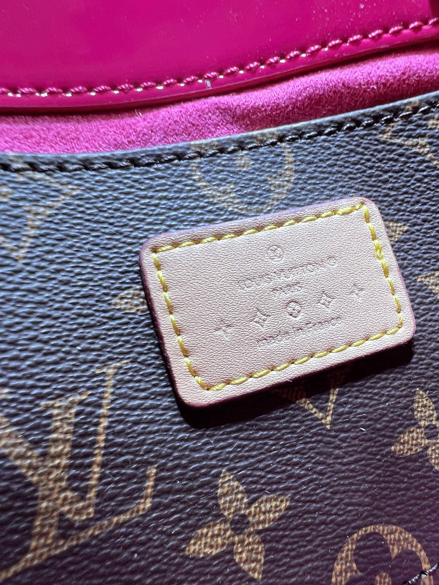 LV READE PM MONOGRAM VERNIS PINK 22CM M24028