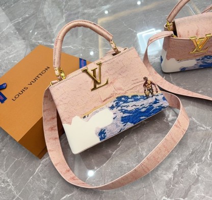 LV CAPUCINES MM BAG 27CM M23842