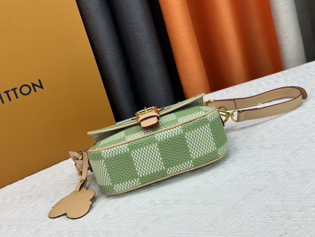 LV MONTSOURIS MESSENGER BAG GREEN 20CM N40665