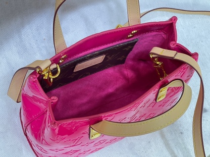 LV READE PM MONOGRAM VERNIS PINK 22CM M24028