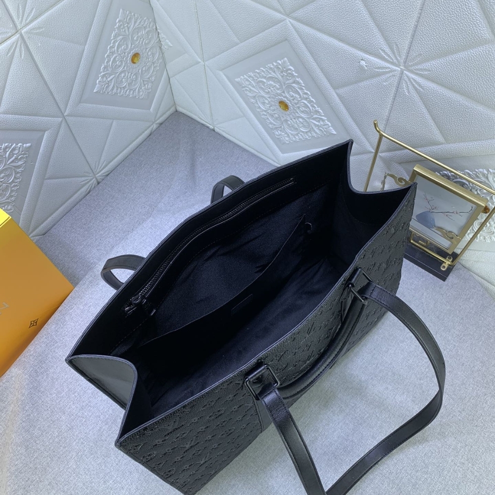 LV SAC PLAT 24H BLACK 41CM M24786