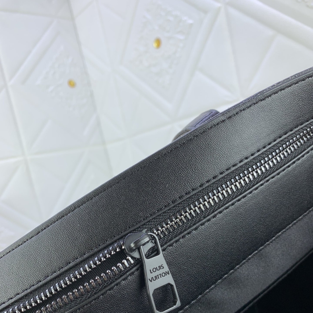 LV SAC PLAT 24H BLACK 41CM M24786