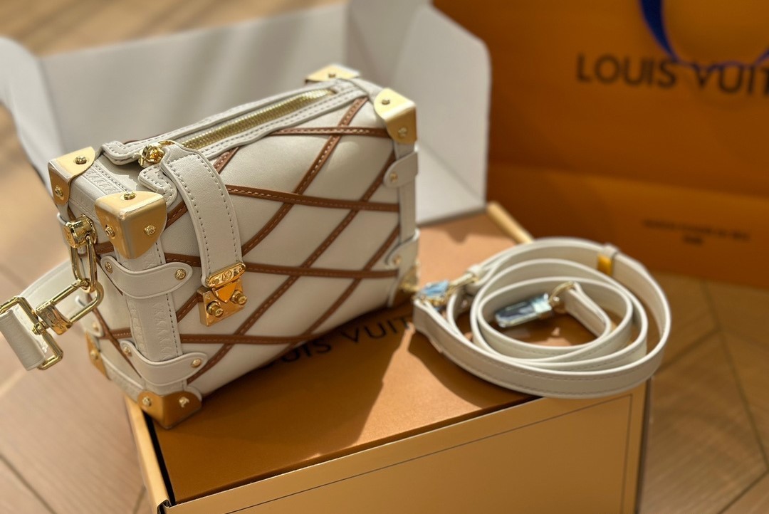 LV SIDE TRUNK PM CRÈME NOISETTE 18CM M25216
