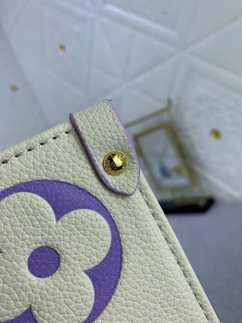 LV ONTHEGO MM BAG LATTE AND BUBBLE TEA 34CM M23937