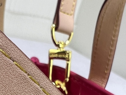 LV READE PM MONOGRAM VERNIS PINK 22CM M24028