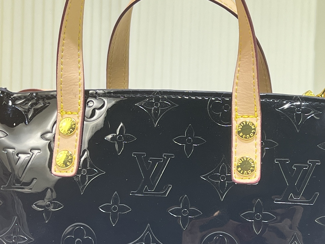 LV READE PM MONOGRAM VERNIS BLACK 22CM