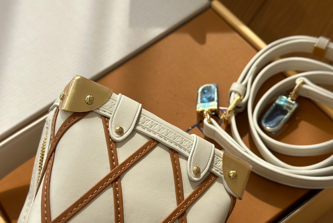 LV SIDE TRUNK PM CRÈME NOISETTE 18CM M25216