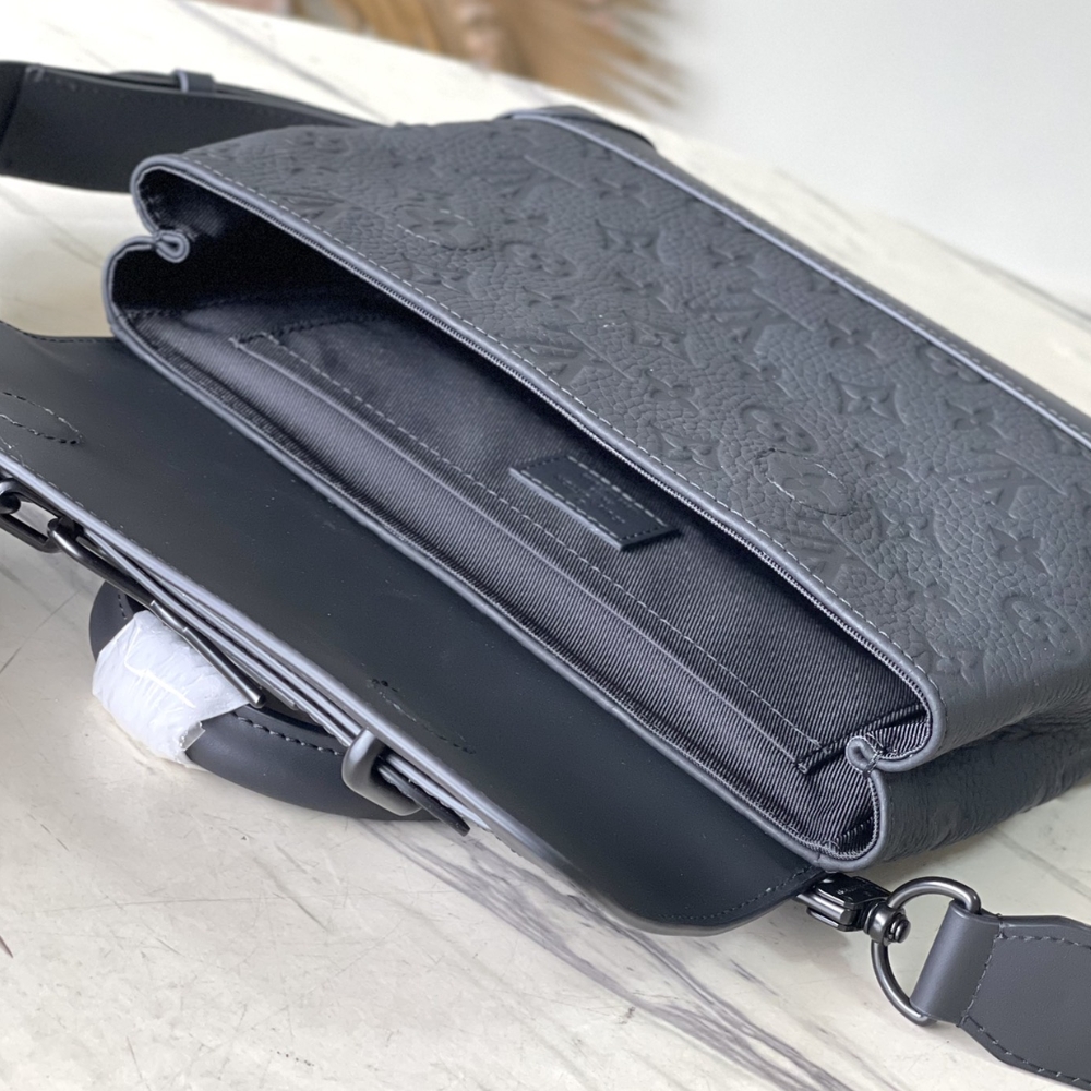 LV STEAMER PM TAURILLON MONOGRAM BLACK 25CM M24436