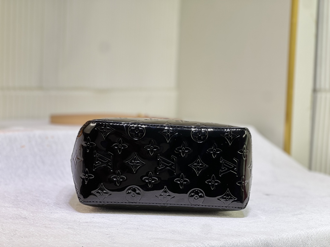 LV READE PM MONOGRAM VERNIS BLACK 22CM
