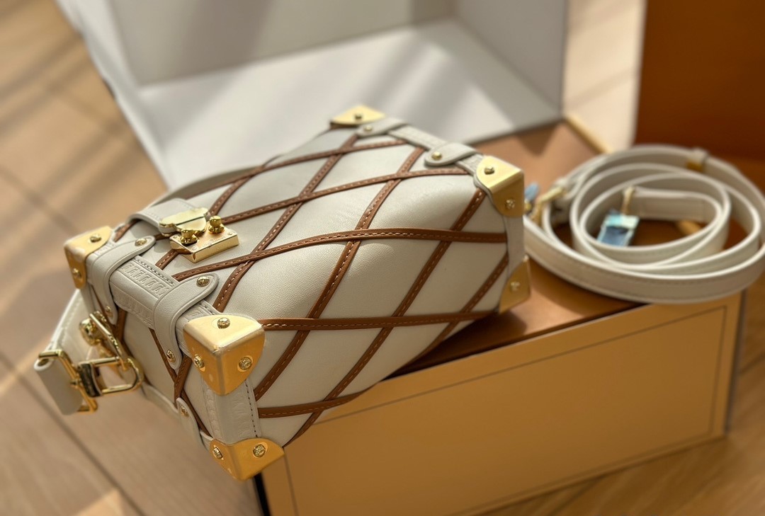 LV SIDE TRUNK PM CRÈME NOISETTE 18CM M25216