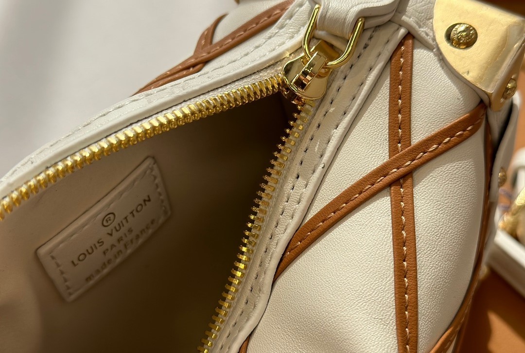 LV SIDE TRUNK PM CRÈME NOISETTE 18CM M25216