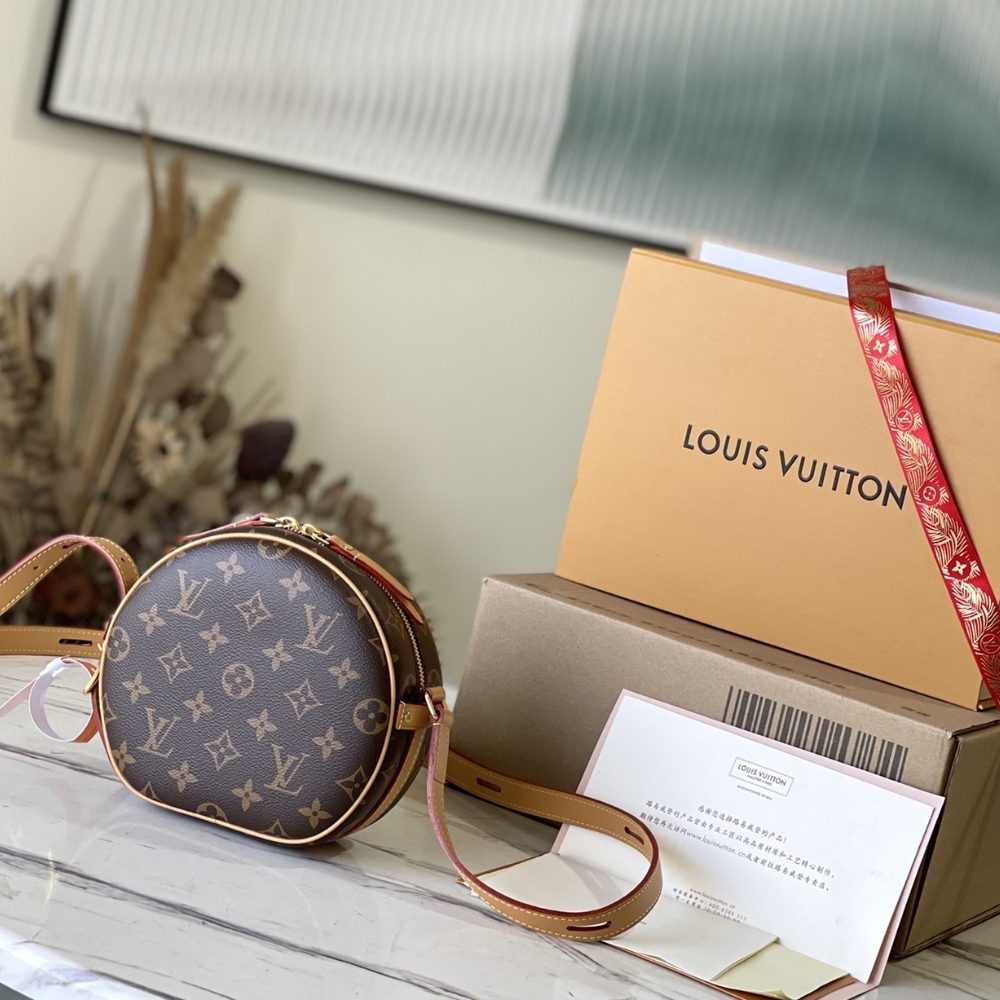 LV BOITE CHAPEAU SOUPLE PM MONOGRAM 17CM M45578