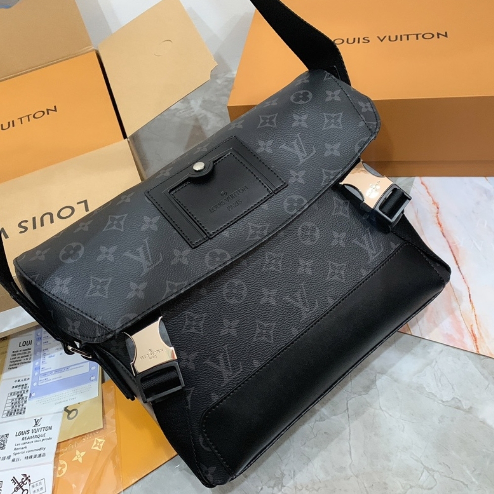 LV MESSENGER PM VOYAGER BLACK 32CM M40511