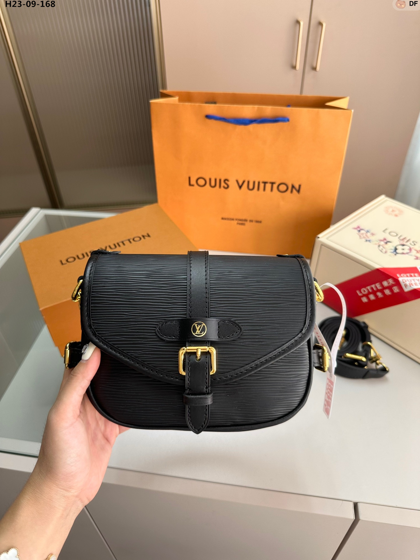 LV SAUMUR BB BAG BLACK 20CM M23469