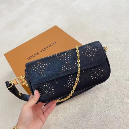 LV WALLET ON CHAIN IVY BLACK 22CM M82653