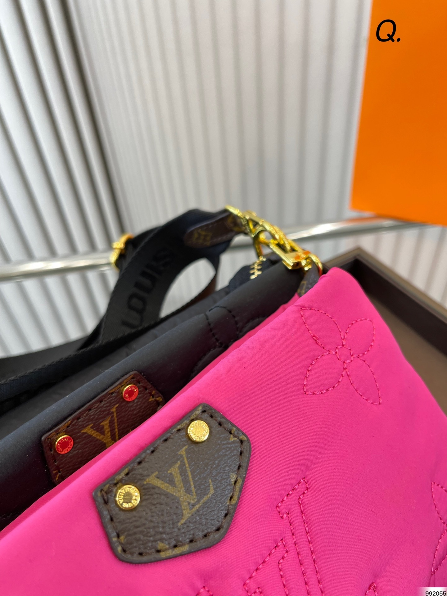LV MULTI POCHETTE ACCESSOIRES PINK 25CM
