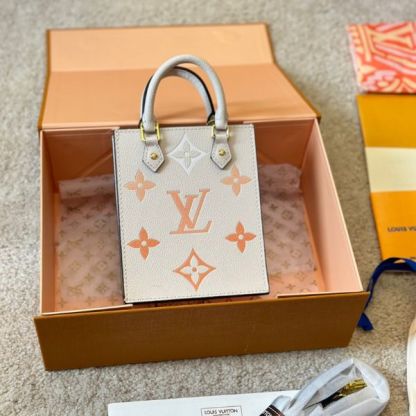 LV PETIT SAC PLAT MONOGRAM WHITE 17CM