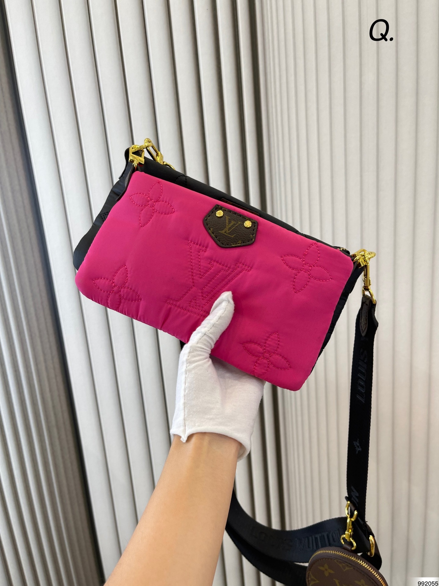 LV MULTI POCHETTE ACCESSOIRES PINK 25CM