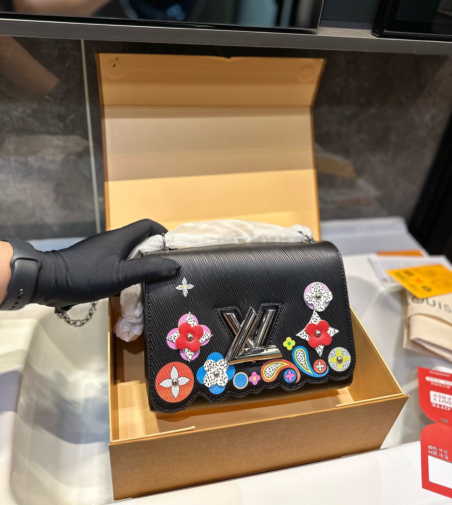 LV EPI LEATHER LIMITED EDITION FLOWER TWIST BAG BLACK 23CM