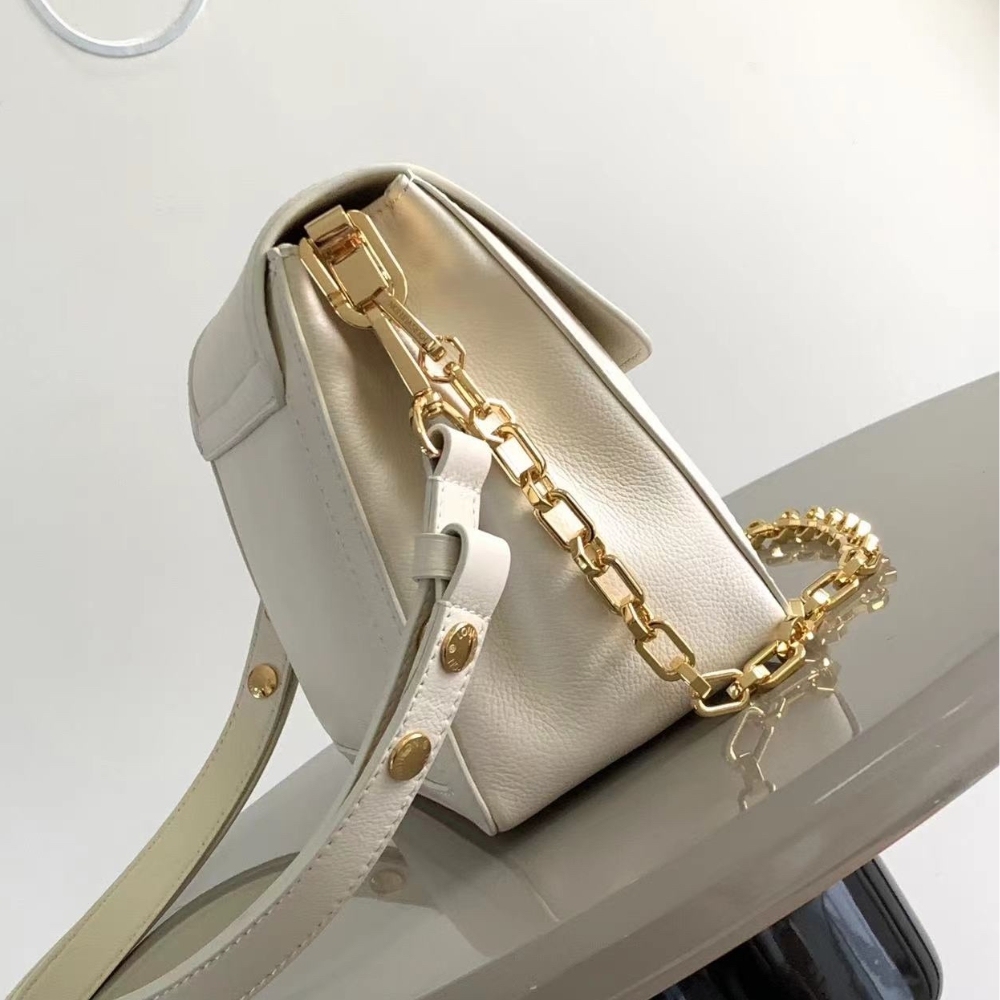 LV DAUPHINE SOFT MM CALFSKIN WHITE 24CM M25050