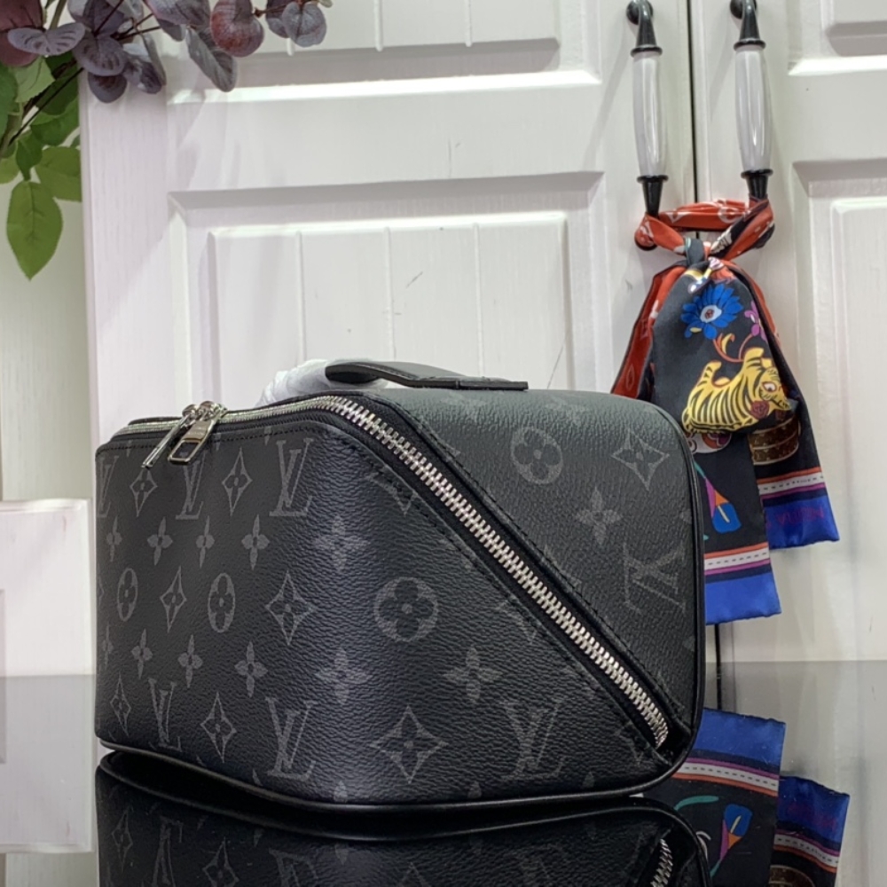 LV TOILETRY BAG MONOGRAM ECLIPSE CANVAS BLACK 24CM M11508