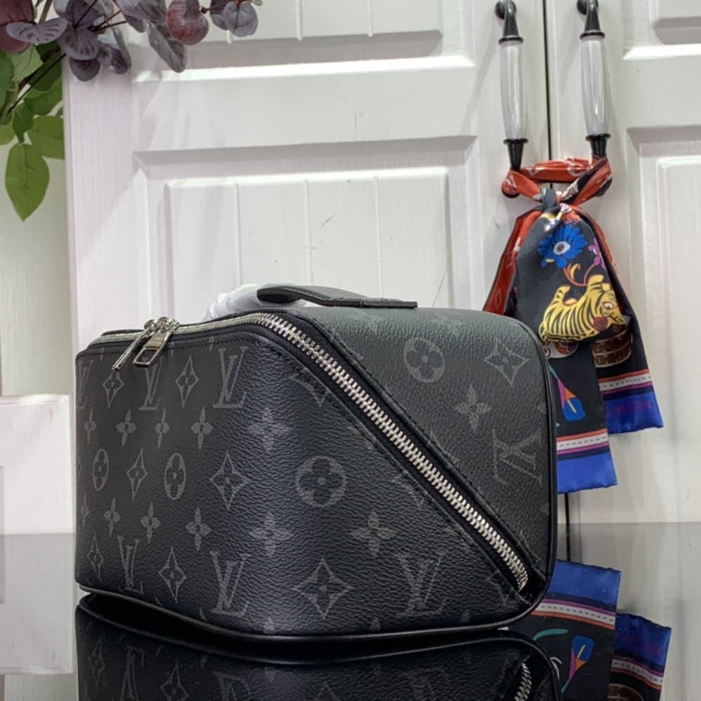 LV TOILETRY BAG MONOGRAM ECLIPSE CANVAS BLACK 24CM M11508