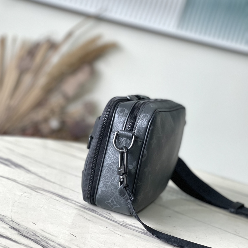 LV ALPHA MESSENGER MONOGRAM ECLIPSE CANVAS BLACK 24CM M46955