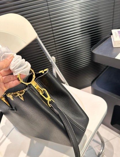 LV CAPUCINES MM BAG BLACK 27CM M54663