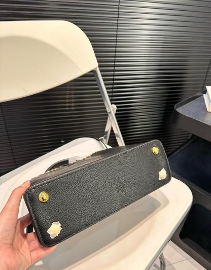 LV CAPUCINES MM BAG BLACK 27CM M54663