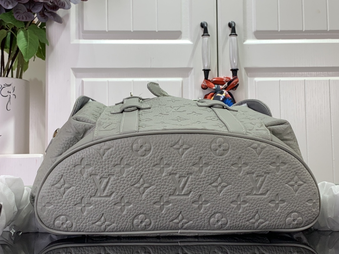 LV CHRISTOPHER PM BACKPACK KHAKI 48CM M23146