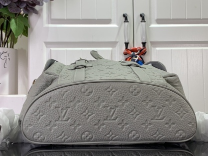 LV CHRISTOPHER PM BACKPACK KHAKI 48CM M23146