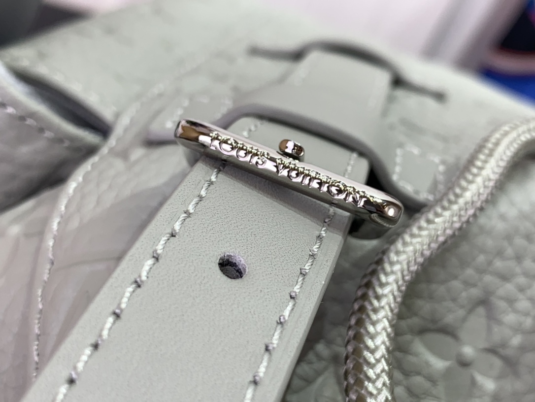 LV CHRISTOPHER PM BACKPACK KHAKI 48CM M23146