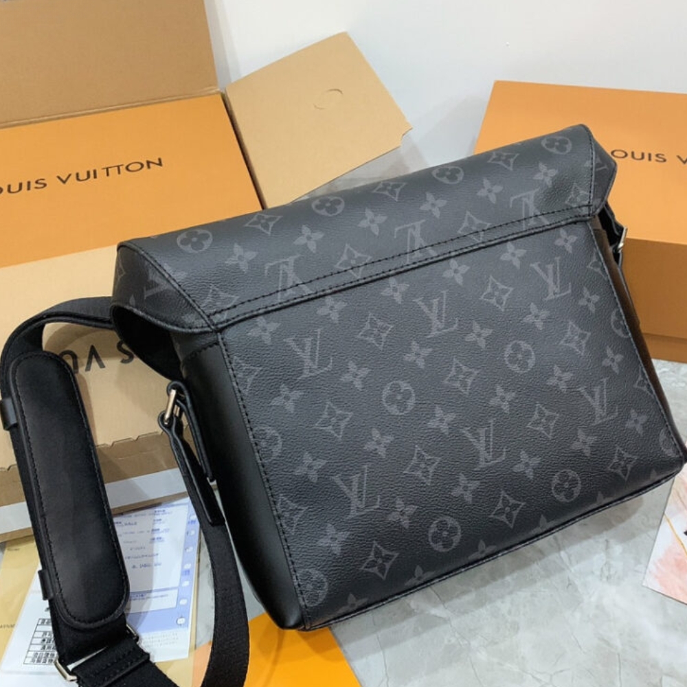 LV MESSENGER PM VOYAGER BLACK 32CM M40511