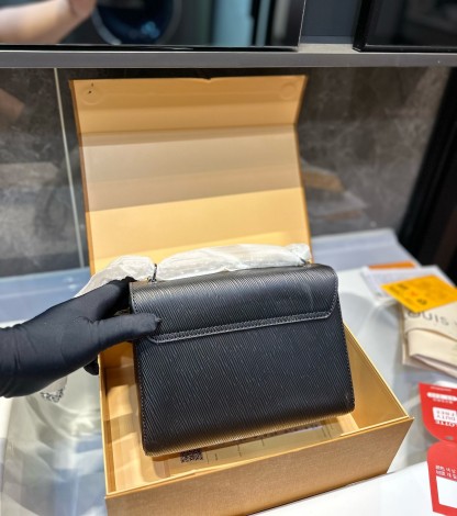 LV EPI LEATHER LIMITED EDITION FLOWER TWIST BAG BLACK 23CM