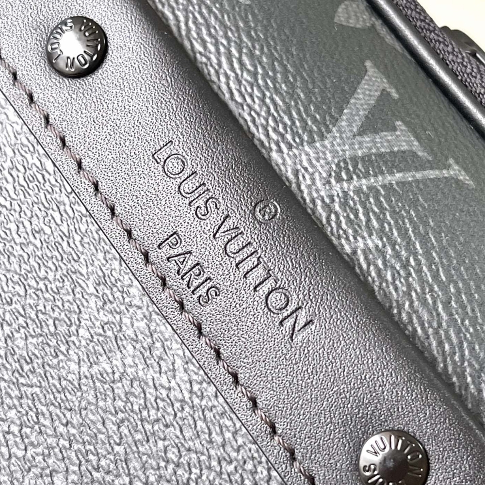 LV ALPHA MESSENGER MONOGRAM ECLIPSE CANVAS BLACK 24CM M46955