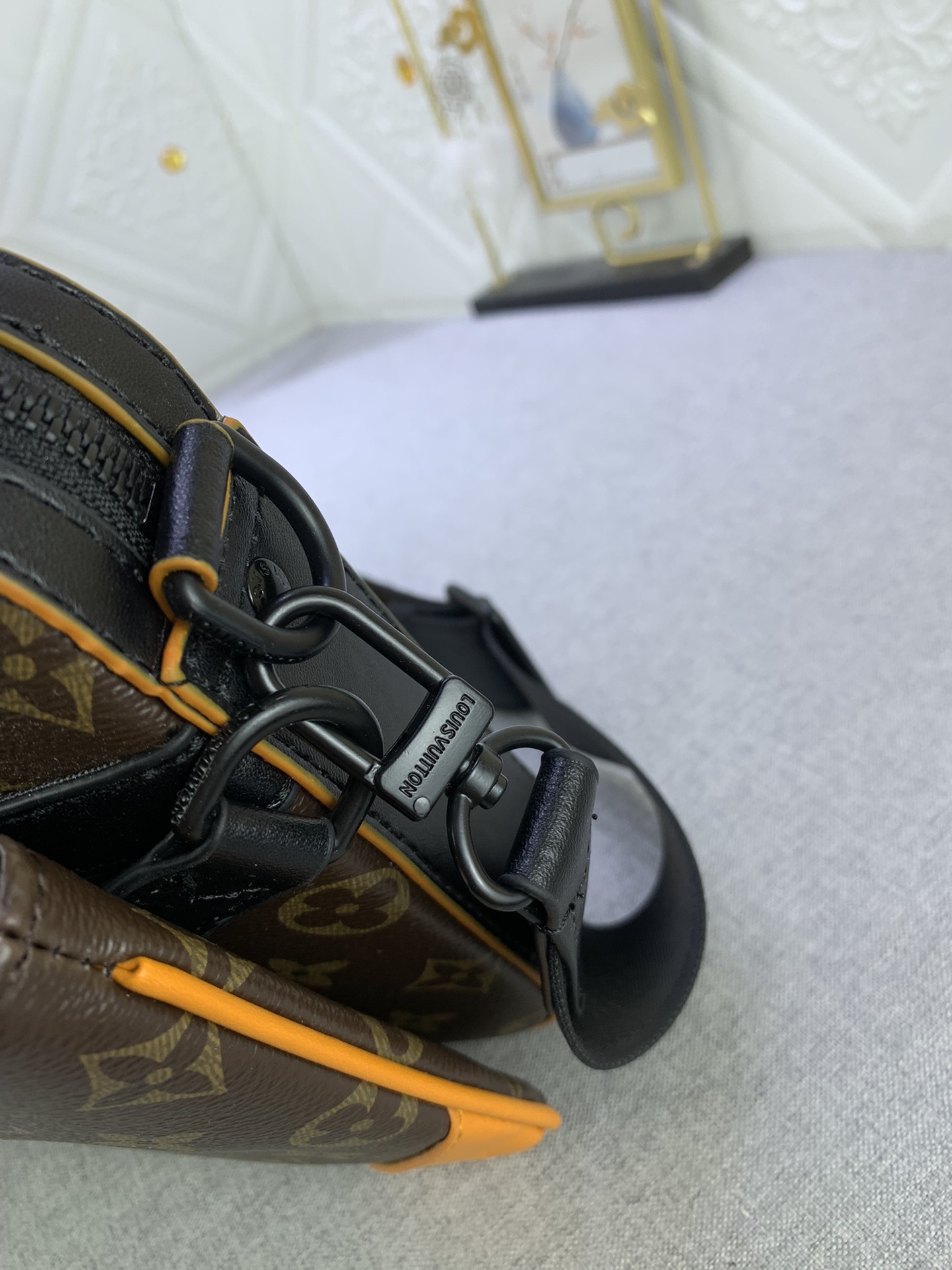 LV TRIO MESSENGER RADIANT SUN 25CM M46694