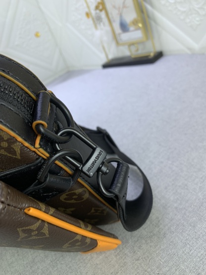 LV TRIO MESSENGER RADIANT SUN 25CM M46694