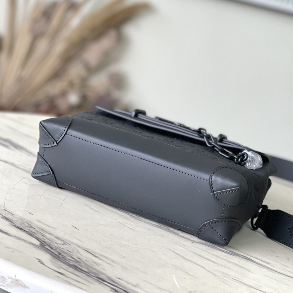 LV STEAMER PM TAURILLON MONOGRAM BLACK 25CM M24436