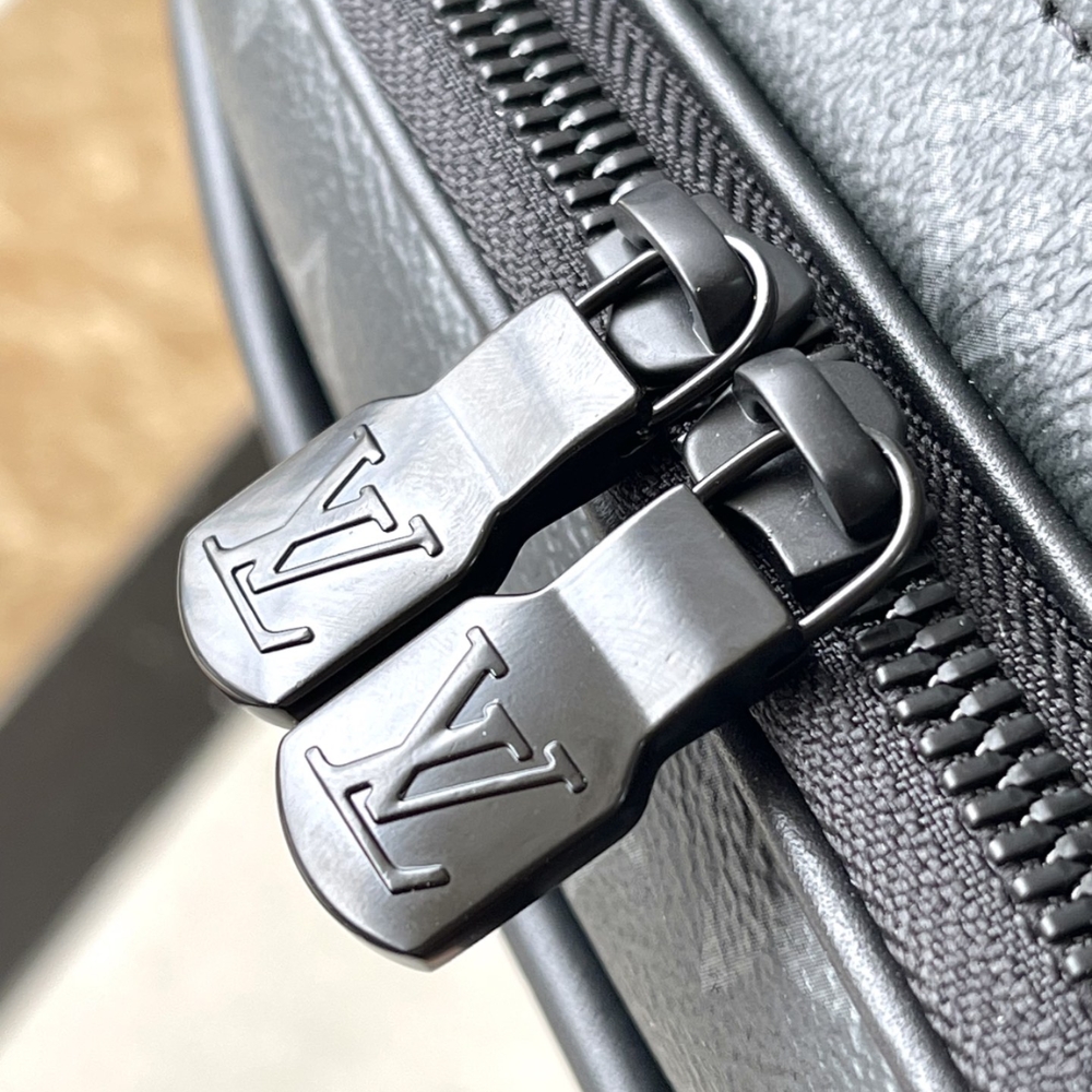 LV ALPHA MESSENGER MONOGRAM ECLIPSE CANVAS BLACK 24CM M46955